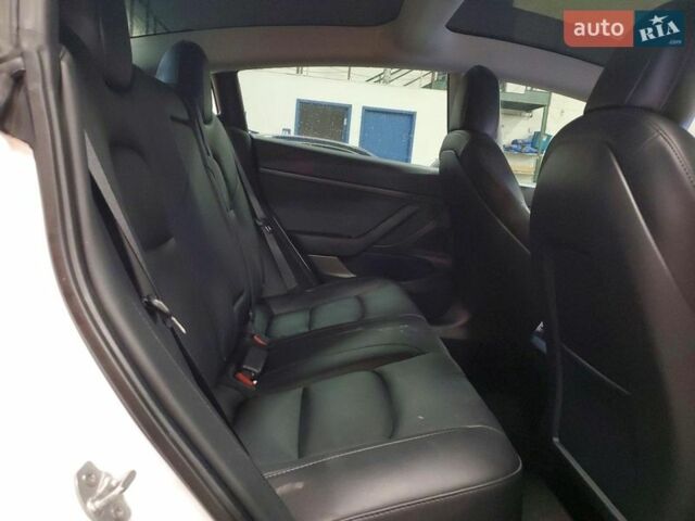 Белый Тесла Модель 3, объемом двигателя 0 л и пробегом 62 тыс. км за 3000 $, фото 9 на Automoto.ua