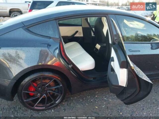 Белый Тесла Модель 3, объемом двигателя 1.98 л и пробегом 22 тыс. км за 16000 $, фото 6 на Automoto.ua