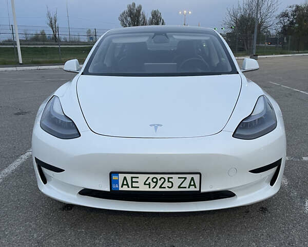 Белый Тесла Модель 3, объемом двигателя 0 л и пробегом 50 тыс. км за 20900 $, фото 4 на Automoto.ua
