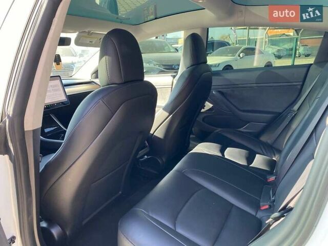 Белый Тесла Модель 3, объемом двигателя 0 л и пробегом 75 тыс. км за 15900 $, фото 18 на Automoto.ua