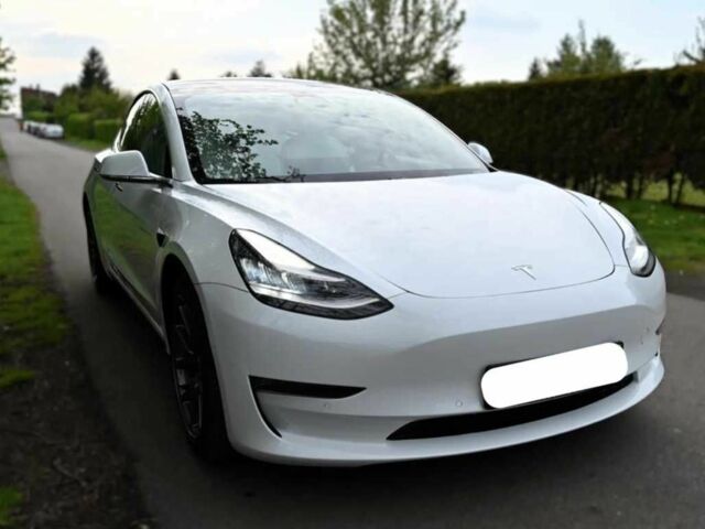 Белый Тесла Модель 3, объемом двигателя 0 л и пробегом 73 тыс. км за 11500 $, фото 3 на Automoto.ua