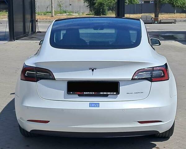 Белый Тесла Модель 3, объемом двигателя 0 л и пробегом 105 тыс. км за 20450 $, фото 2 на Automoto.ua