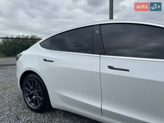 Білий Тесла Модель 3, об'ємом двигуна 0 л та пробігом 120 тис. км за 17500 $, фото 7 на Automoto.ua