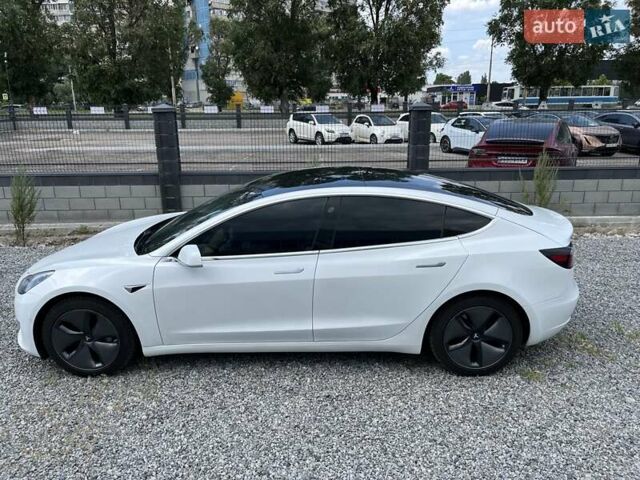 Белый Тесла Модель 3, объемом двигателя 0 л и пробегом 57 тыс. км за 18650 $, фото 14 на Automoto.ua