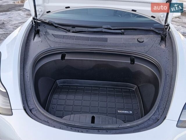 Белый Тесла Модель 3, объемом двигателя 0 л и пробегом 192 тыс. км за 17799 $, фото 10 на Automoto.ua