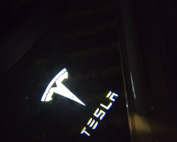 Белый Тесла Модель 3, объемом двигателя 0 л и пробегом 91 тыс. км за 17499 $, фото 13 на Automoto.ua