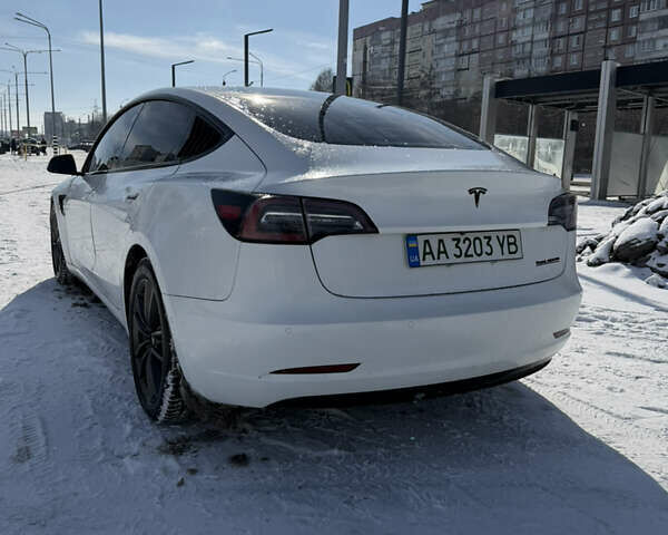 Белый Тесла Модель 3, объемом двигателя 0 л и пробегом 105 тыс. км за 19100 $, фото 4 на Automoto.ua