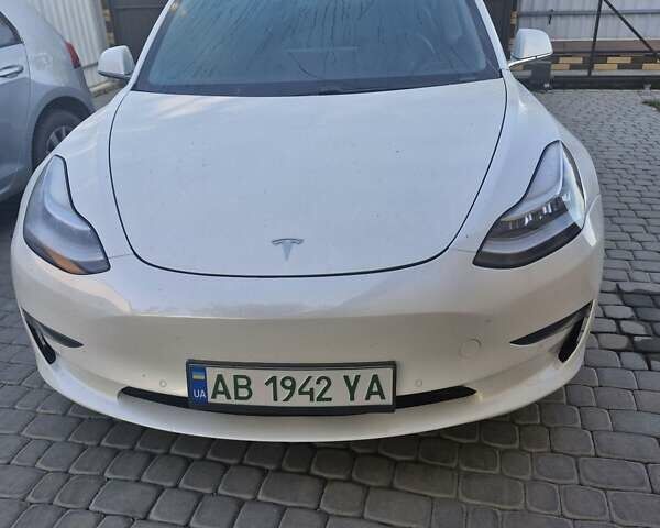 Белый Тесла Модель 3, объемом двигателя 0 л и пробегом 72 тыс. км за 17700 $, фото 1 на Automoto.ua
