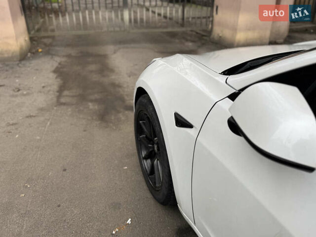 Белый Тесла Модель 3, объемом двигателя 0 л и пробегом 65 тыс. км за 16800 $, фото 3 на Automoto.ua