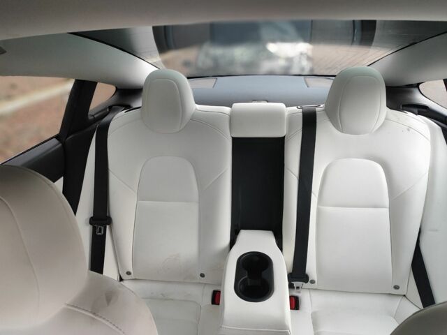 Белый Тесла Модель 3, объемом двигателя 0 л и пробегом 67 тыс. км за 9500 $, фото 17 на Automoto.ua