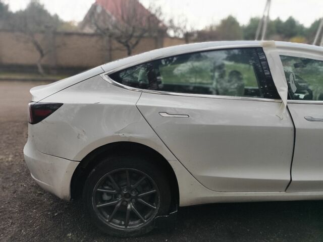 Білий Тесла Модель 3, об'ємом двигуна 0 л та пробігом 67 тис. км за 9500 $, фото 10 на Automoto.ua