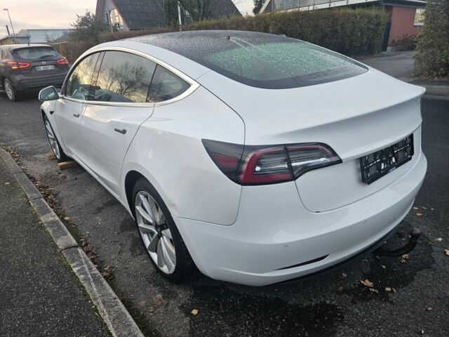 Белый Тесла Модель 3, объемом двигателя 0 л и пробегом 350 тыс. км за 11500 $, фото 2 на Automoto.ua