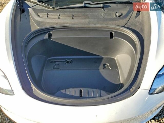 Білий Тесла Модель 3, об'ємом двигуна 0 л та пробігом 81 тис. км за 4500 $, фото 1 на Automoto.ua