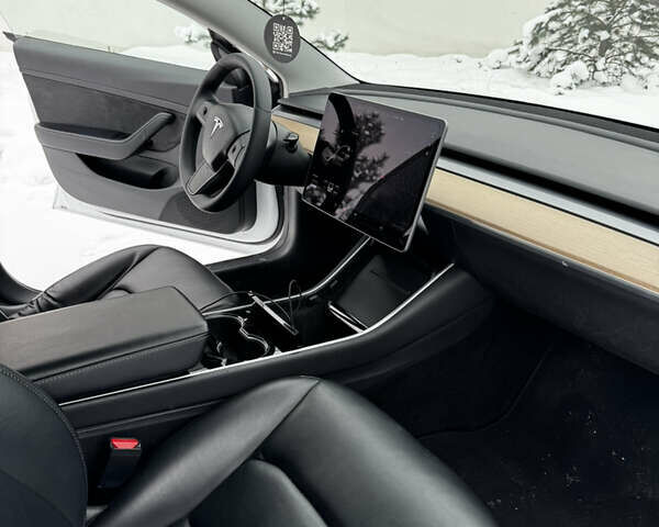 Білий Тесла Модель 3, об'ємом двигуна 0 л та пробігом 147 тис. км за 15750 $, фото 16 на Automoto.ua