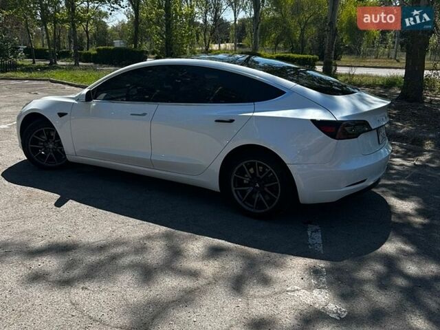 Белый Тесла Модель 3, объемом двигателя 0 л и пробегом 70 тыс. км за 16499 $, фото 3 на Automoto.ua