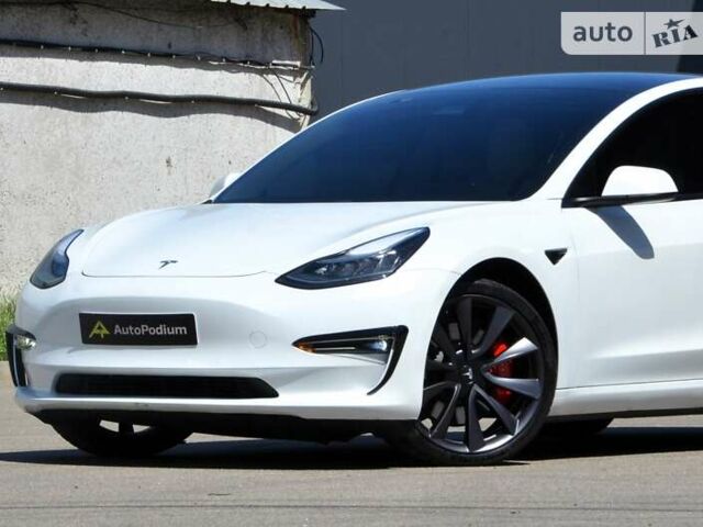 Білий Тесла Модель 3, об'ємом двигуна 0 л та пробігом 23 тис. км за 27500 $, фото 5 на Automoto.ua