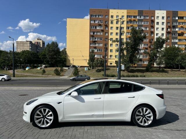 Белый Тесла Модель 3, объемом двигателя 0 л и пробегом 107 тыс. км за 14787 $, фото 4 на Automoto.ua