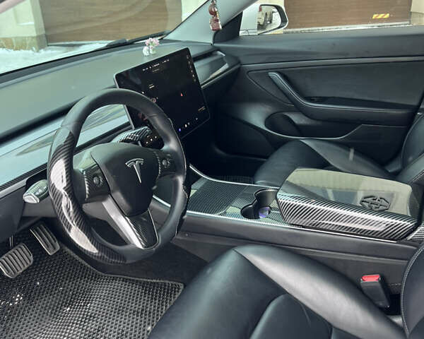 Белый Тесла Модель 3, объемом двигателя 0 л и пробегом 101 тыс. км за 14800 $, фото 19 на Automoto.ua