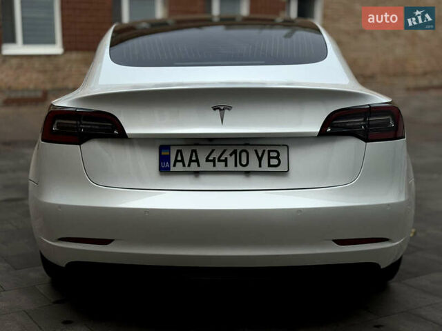 Білий Тесла Модель 3, об'ємом двигуна 0 л та пробігом 67 тис. км за 18600 $, фото 11 на Automoto.ua