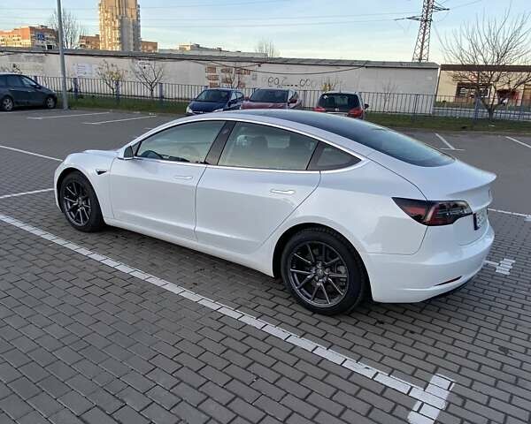 Білий Тесла Модель 3, об'ємом двигуна 0 л та пробігом 103 тис. км за 18500 $, фото 6 на Automoto.ua