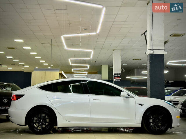 Белый Тесла Модель 3, объемом двигателя 0 л и пробегом 83 тыс. км за 15999 $, фото 10 на Automoto.ua