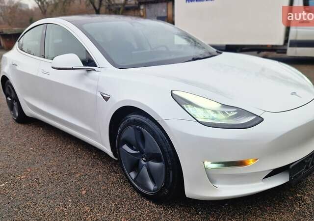 Белый Тесла Модель 3, объемом двигателя 0 л и пробегом 142 тыс. км за 16900 $, фото 26 на Automoto.ua