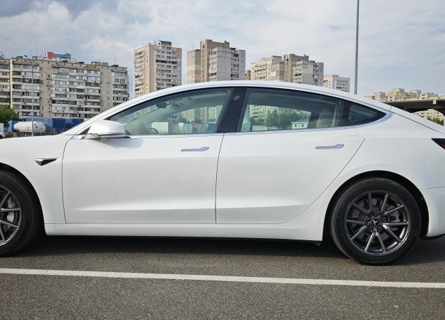 Белый Тесла Модель 3, объемом двигателя 0 л и пробегом 112 тыс. км за 24300 $, фото 11 на Automoto.ua