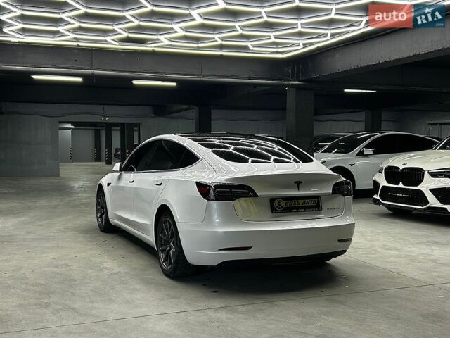 Білий Тесла Модель 3, об'ємом двигуна 0 л та пробігом 102 тис. км за 17900 $, фото 6 на Automoto.ua