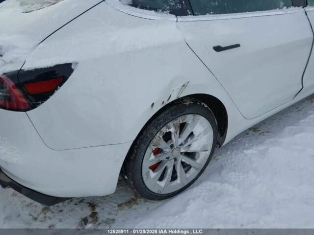 Белый Тесла Модель 3, объемом двигателя 0 л и пробегом 118 тыс. км за 10800 $, фото 17 на Automoto.ua
