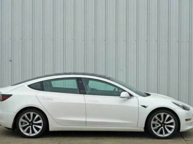 Білий Тесла Модель 3, об'ємом двигуна 0 л та пробігом 55 тис. км за 9600 $, фото 9 на Automoto.ua