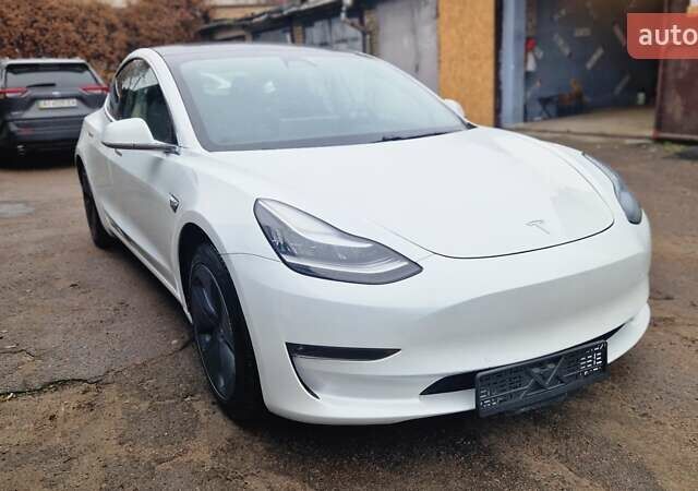 Белый Тесла Модель 3, объемом двигателя 0 л и пробегом 142 тыс. км за 17300 $, фото 4 на Automoto.ua