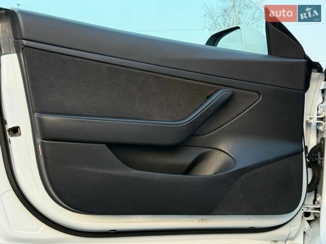 Белый Тесла Модель 3, объемом двигателя 0 л и пробегом 84 тыс. км за 15500 $, фото 18 на Automoto.ua