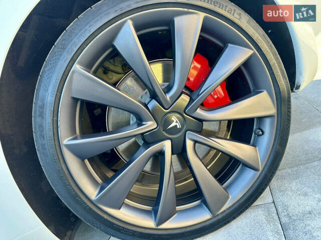 Белый Тесла Модель 3, объемом двигателя 0 л и пробегом 145 тыс. км за 20000 $, фото 7 на Automoto.ua