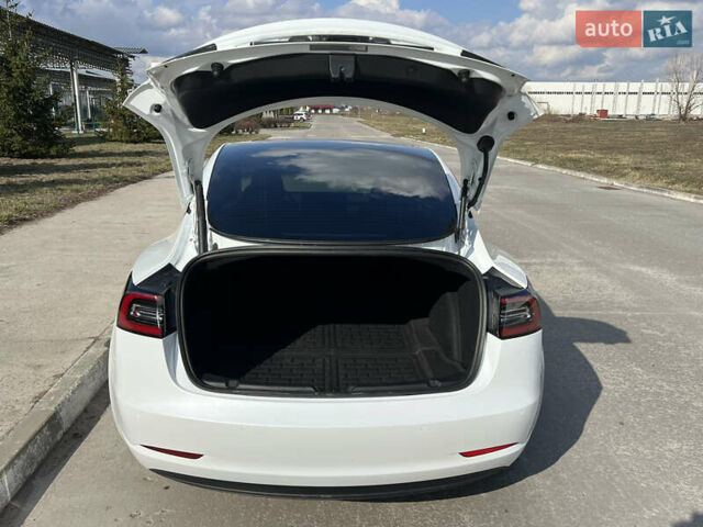 Белый Тесла Модель 3, объемом двигателя 0 л и пробегом 60 тыс. км за 21500 $, фото 21 на Automoto.ua