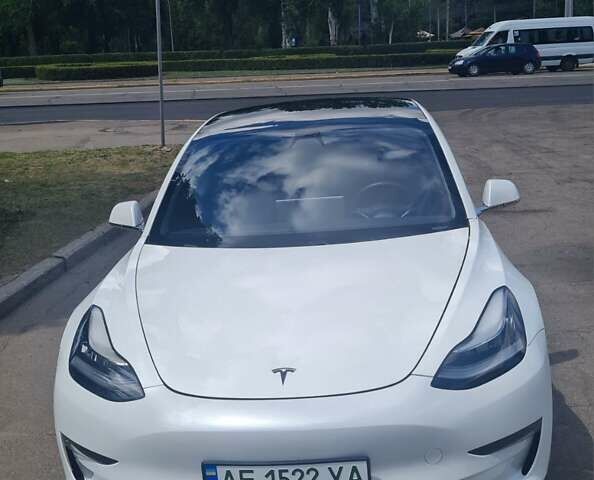 Белый Тесла Модель 3, объемом двигателя 0 л и пробегом 56 тыс. км за 16250 $, фото 3 на Automoto.ua