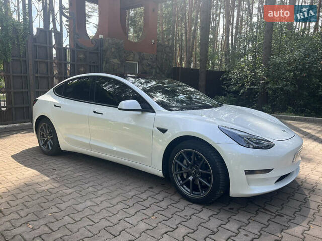 Белый Тесла Модель 3, объемом двигателя 0 л и пробегом 82 тыс. км за 26000 $, фото 9 на Automoto.ua
