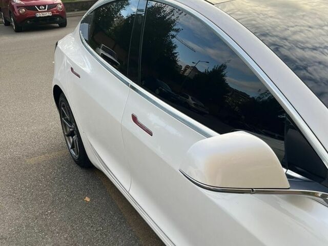Білий Тесла Модель 3, об'ємом двигуна 0 л та пробігом 59 тис. км за 17500 $, фото 16 на Automoto.ua