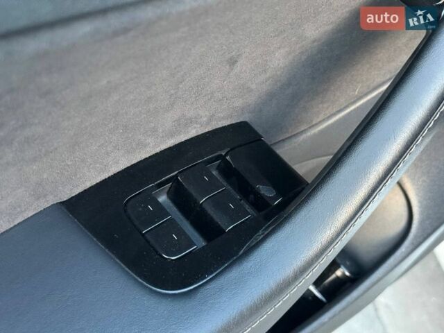 Белый Тесла Модель 3, объемом двигателя 0 л и пробегом 84 тыс. км за 15500 $, фото 19 на Automoto.ua