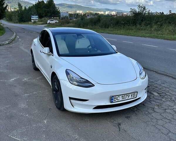 Білий Тесла Модель 3, об'ємом двигуна 0 л та пробігом 117 тис. км за 19900 $, фото 5 на Automoto.ua