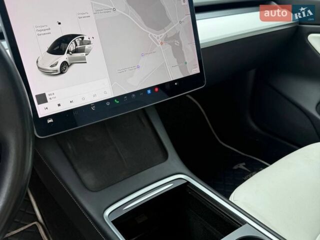 Белый Тесла Модель 3, объемом двигателя 0 л и пробегом 68 тыс. км за 17300 $, фото 4 на Automoto.ua