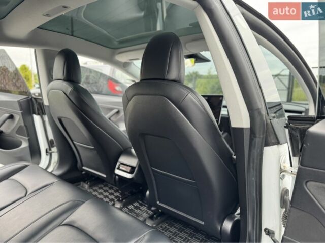 Белый Тесла Модель 3, объемом двигателя 0 л и пробегом 125 тыс. км за 15000 $, фото 7 на Automoto.ua