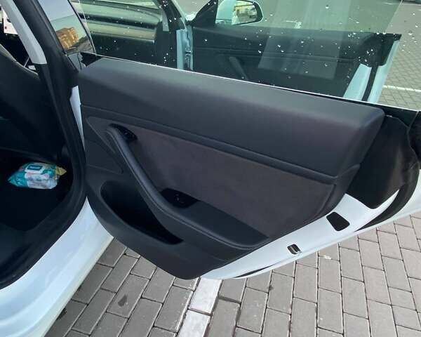 Белый Тесла Модель 3, объемом двигателя 0 л и пробегом 101 тыс. км за 19400 $, фото 8 на Automoto.ua