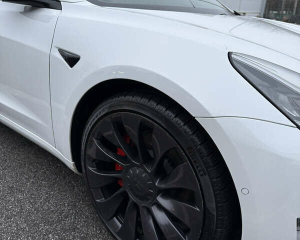 Білий Тесла Модель 3, об'ємом двигуна 0 л та пробігом 203 тис. км за 21500 $, фото 1 на Automoto.ua