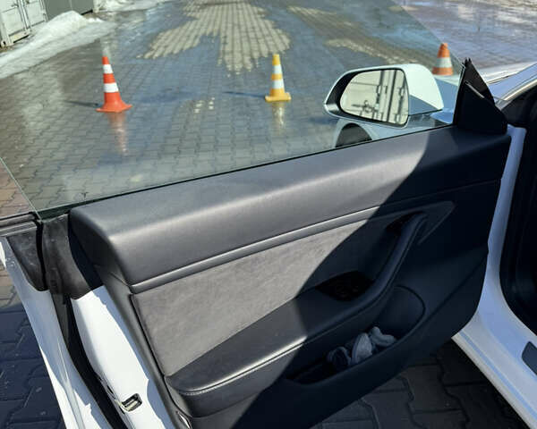 Білий Тесла Модель 3, об'ємом двигуна 0 л та пробігом 49 тис. км за 22000 $, фото 36 на Automoto.ua