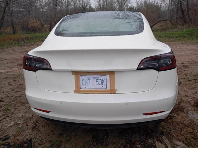Белый Тесла Модель 3, объемом двигателя 0 л и пробегом 77 тыс. км за 16000 $, фото 7 на Automoto.ua