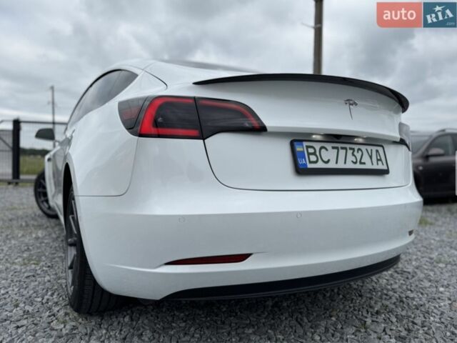 Белый Тесла Модель 3, объемом двигателя 0 л и пробегом 125 тыс. км за 15000 $, фото 3 на Automoto.ua