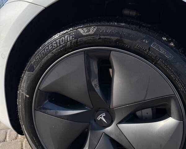 Білий Тесла Модель 3, об'ємом двигуна 0 л та пробігом 117 тис. км за 16500 $, фото 8 на Automoto.ua