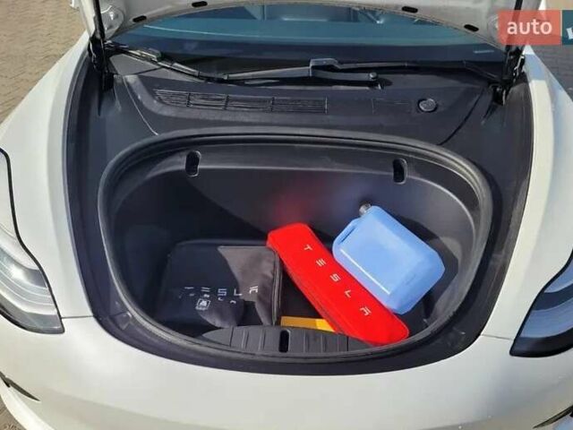 Білий Тесла Модель 3, об'ємом двигуна 0 л та пробігом 47 тис. км за 26200 $, фото 8 на Automoto.ua