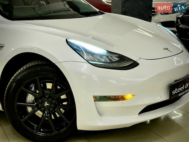 Белый Тесла Модель 3, объемом двигателя 0 л и пробегом 83 тыс. км за 15999 $, фото 9 на Automoto.ua