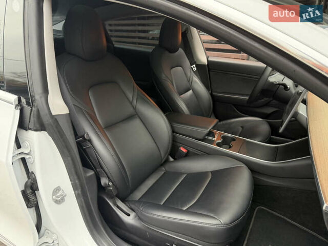 Білий Тесла Модель 3, об'ємом двигуна 0 л та пробігом 111 тис. км за 19900 $, фото 11 на Automoto.ua